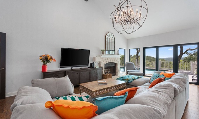 Davenport Ranch House | Westlake 4br Home - Stunning Views and Pool