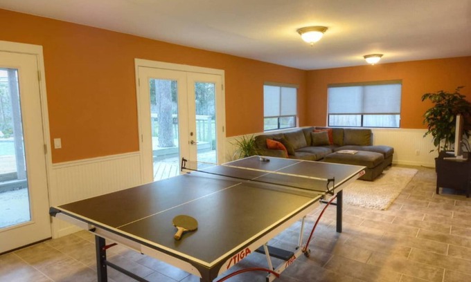 Woodhaven House | Discover Westlake Treehouse: Family-Friendly with Pool Access