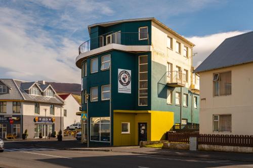 Vestmannaeyjar Hotel | Ocean View Retreat at Westman Islands Inn - Family Friendly