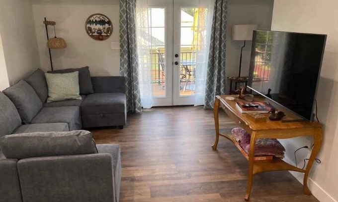 Colorado Springs Apartment | Discover Westside Stairway: A Family-Friendly Retreat
