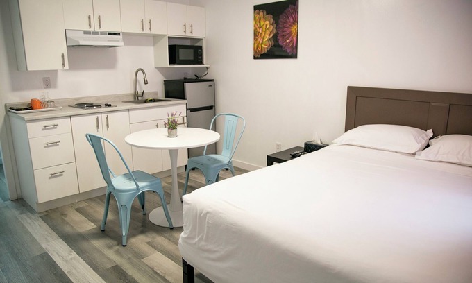 Powell River Hotel | Cozy Westview Centre Motel: Family-Friendly with Breakfast