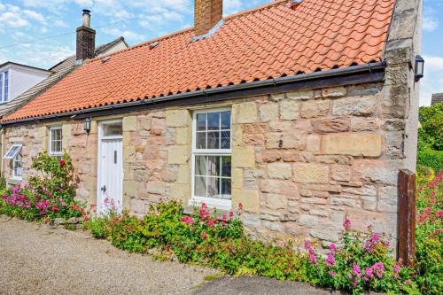 North Sunderland House | Pet-Friendly Retreat at Westview Cottage in Seahouses