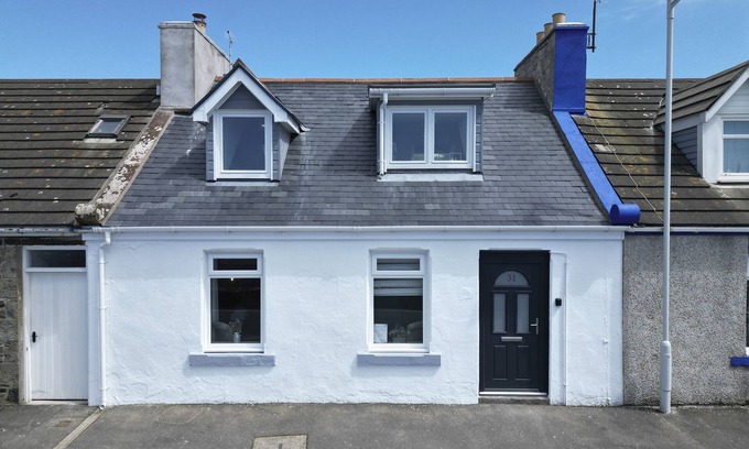 Port William Cottage | Family-Friendly WESTVIEW Cottage with Ocean View in Whithorn