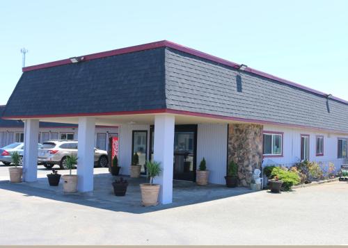 Crescent City Hotel | Family-Friendly Westward Inn with Great Guest Ratings