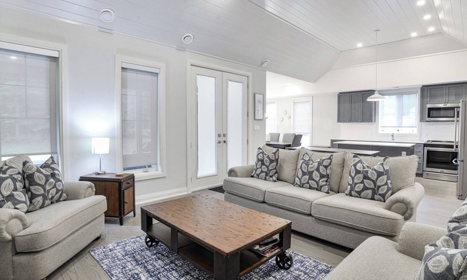 Minett House | Family-Friendly Westwinds Cottage with Accessible Amenities