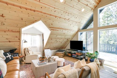 Peninsula Village House | Cozy Westwood Cabin Lake Almanor - Family Friendly Retreat