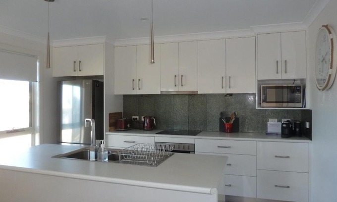 Bridport Villa | Family-Friendly Westwood Villas - Comfortable Stay Awaits