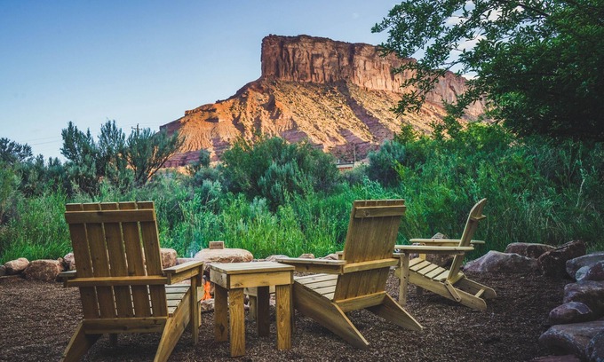 Gateway House | Pet-Friendly Westworld Gateway: Rated 10/10 with Spa & Breakfast