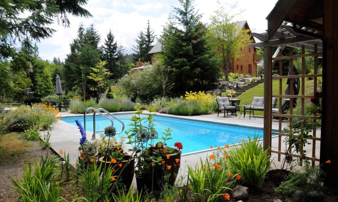 Salt Spring Island Bed & Breakfast | Relax at Wetherly Inn & Spa: Pool, Hot Tub & Restaurant