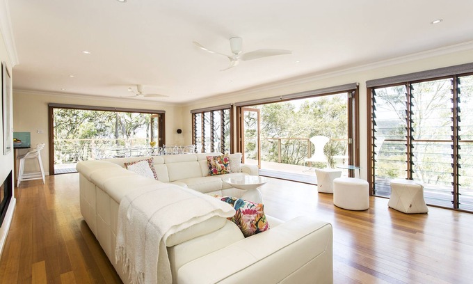 Whale Beach House | Whale Beach Modern 4 bedroom, 4 bath secluded home, ocean views in bush setting.