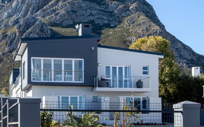 Voelklip House | Tranquil Whale Coast Ocean Villa - Rated 9/10 by Guests