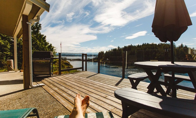 Quathiaski Cove Cottage | Experience Ocean Views and Wildlife at Your Doorstep