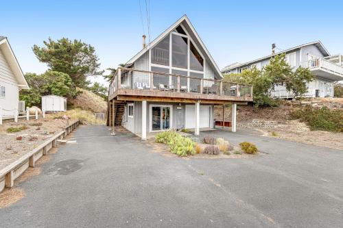 Bodega Bay House | Family-Friendly Whaleship Harbor View with Scenic Vistas