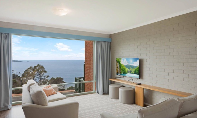 Eden Apartment | Scenic Whalevue Apartment with Family-Friendly Amenities