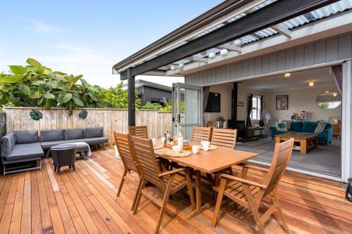 Whangamata House | Whanga Beach Bach and Sleep-out