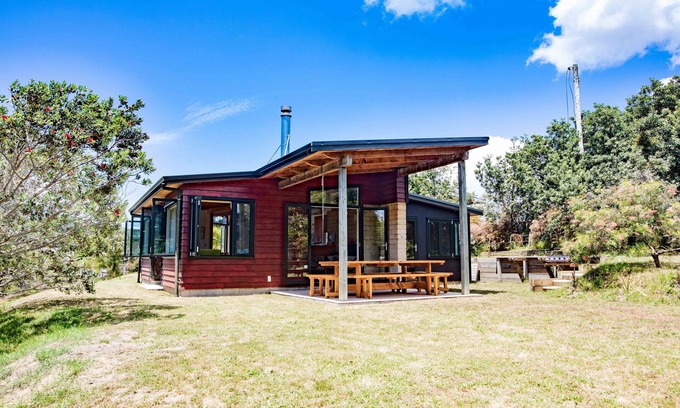 Whangapoua House | Family-Friendly Whangapoua Bach Steps from the Beach