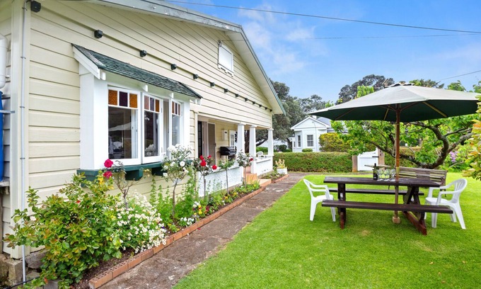 Thames House | Premier Thames Holiday Home - Whare Nui on Rennie