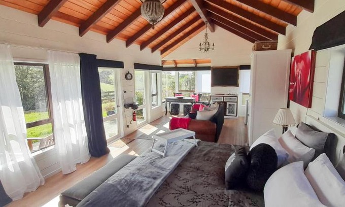 Wellsford Ski Chalet | Oceanfront Wharfe Cottage: Guest Rated 9.9/10 Experience
