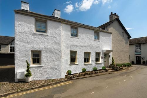 Cartmel House | Wharton Cottage: Family-Friendly Retreat in Lake District