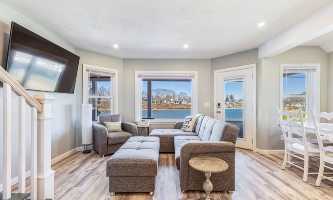 East Wareham House | Pet-Friendly Waterfront Retreat in Onset - Rated 10/10