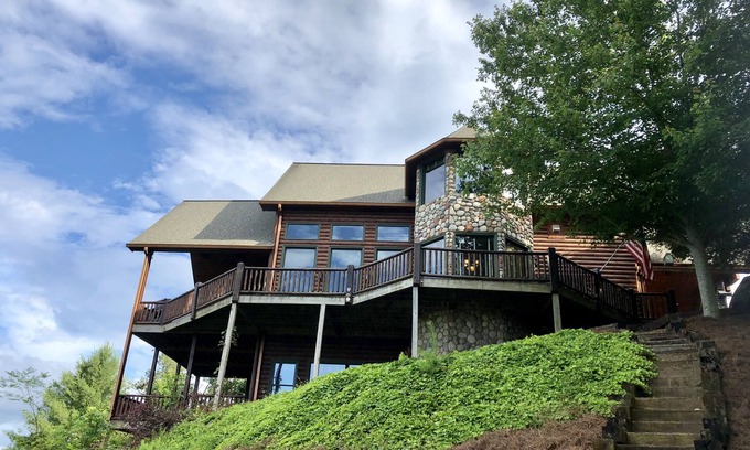 Blue Ridge Cabin | Exclusive 3600 sqft Blue Ridge Cabin with Spa & Views