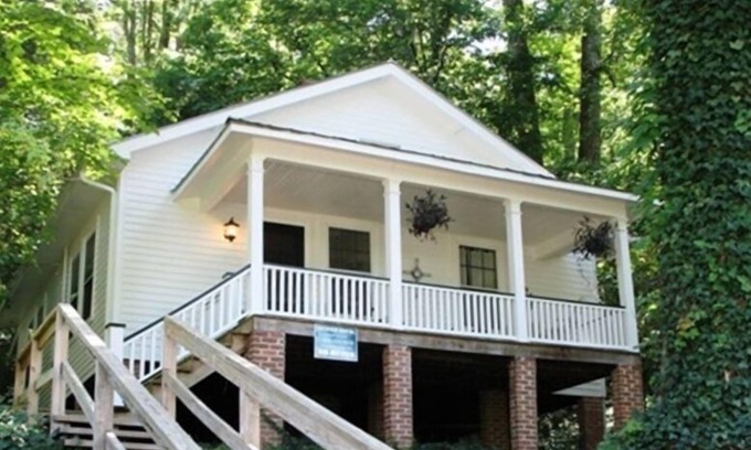 Saluda House | Experience Lake Summit: A Summer Escape with Stunning Views