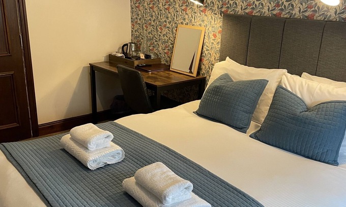 Ingleton Hotel | Welcoming Wheatsheaf: Family-Friendly with Breakfast Included