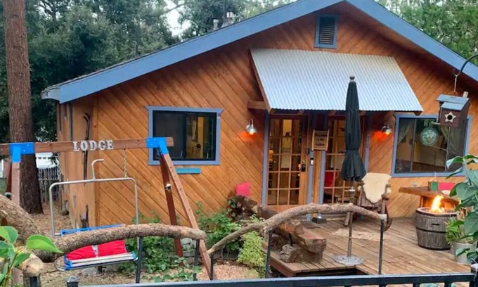 Wrightwood Cabin | Accessible Retreat: Ski Close, Pet-Friendly & Family Ready