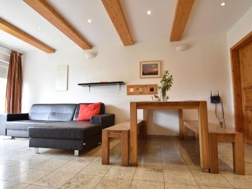 Varsberg House | Welcoming Holiday Home in Varsberg with Terrace & Kitchen