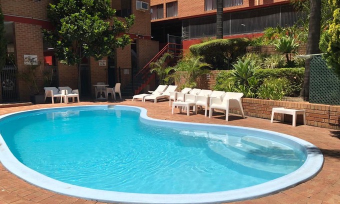 West Perth Apartment | Modern Inner City Apartments Hotel with Pool & Breakfast