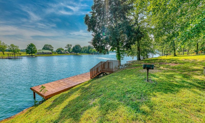 Town Creek Cabin | Escape to Wheeler Lake Retreat with Scenic Views & Comfort