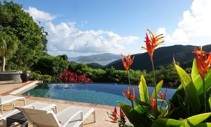Estate Hammer Farm House | Dreamy Oceanfront Retreat with Spa & Pool Amenities