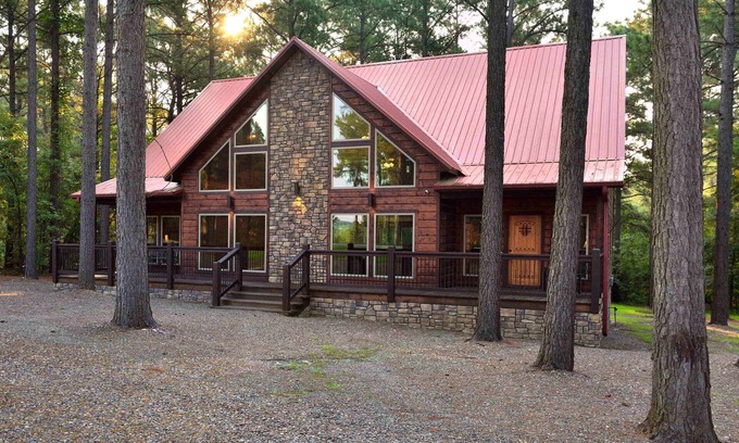Hochatown Cabin | Experience Comfort at Where Else: Cabin for 11 by Beavers Bend