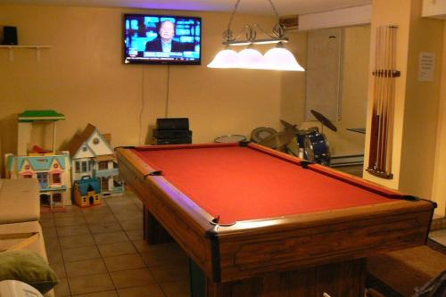 West Kill House | Discover Memorable Stays with Family-Friendly Amenities