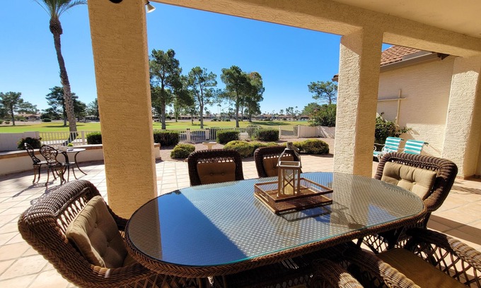 Cottonwood House | Premier Golf Course Resort with King Suites & Top Amenities