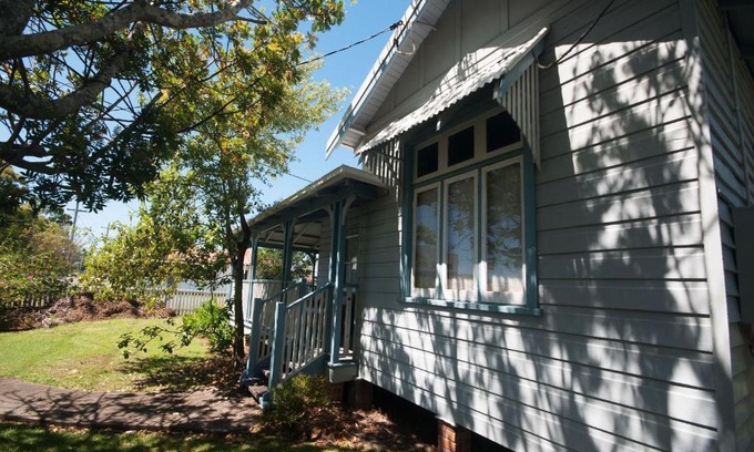 Tea Gardens House | Discover Where the River Runs: Pet & Child Friendly Retreat