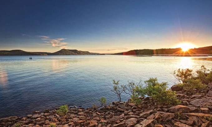 Fairfield Bay Resort | Exciting Getaway: Fish, Water Ski & Enjoy a Beach Retreat