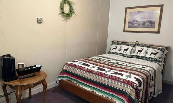 Bonesteel Hotel | Cozy Retreat at Whetstone Bay Lodge - Perfect for Couples