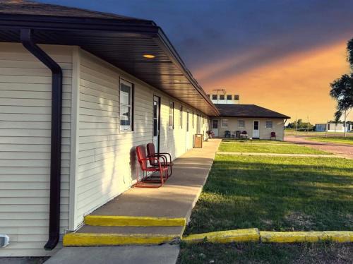 Bonesteel Hotel | Family-Friendly 4-Star Retreat at Whetstone Bay Lodge