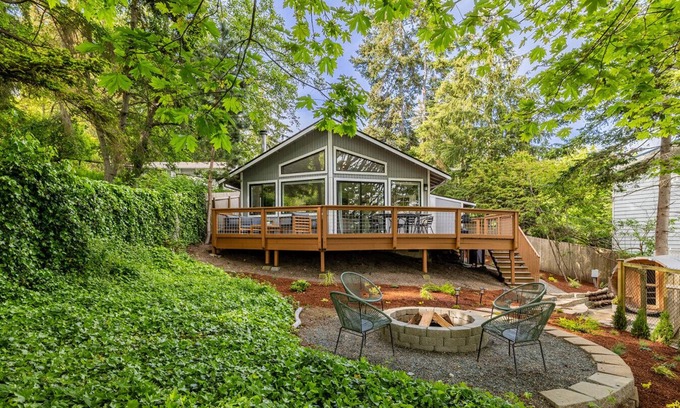Clinton Cabin | Experience Whidbey Island A-Frame: Beach Access & Sauna