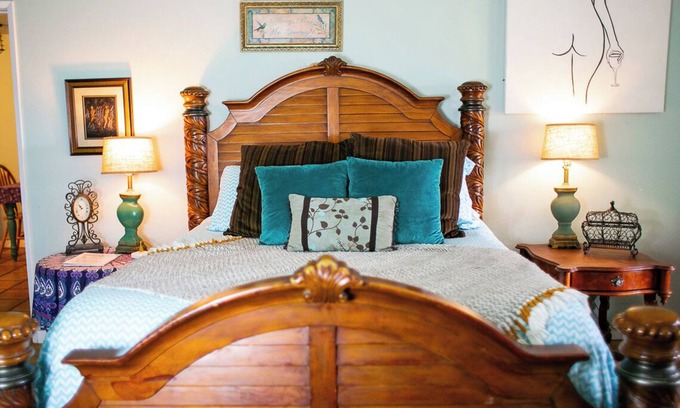 Rainbow CDP Other | Tranquil Farmstay with Hot Tub & Cozy Fireplace, Rated 9.8