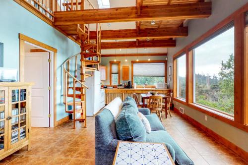 Port Orford House | Inviting Whimsy by the Sea: Pet and Child Friendly Retreat