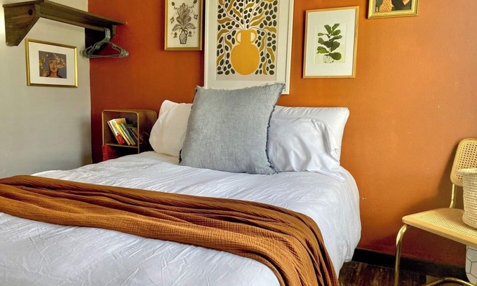 East MLK House | Whimsy Cottage in Super Location