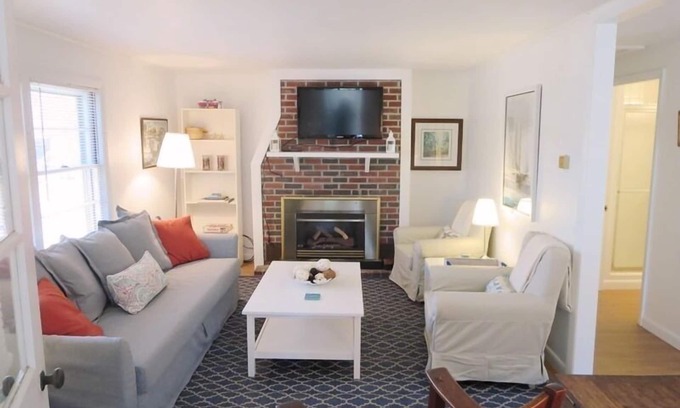 Harwich Center House | Pet-Friendly Hotel with Oceanfront Views Near Beach & Trails