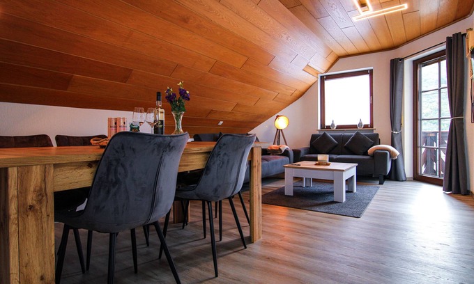 Neef Apartment | Experience Relaxation with Hot Tub, Netflix & Ocean Views