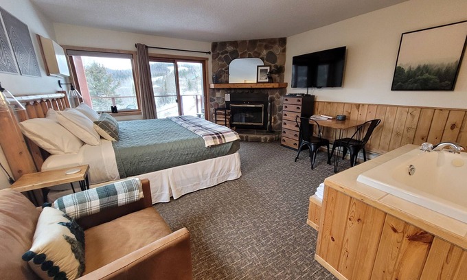 Lutsen Condo | Perfect Couples Suite on Lutsen Mnt with Whirlpool & Spa