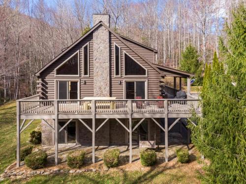 Fleetwood House | Whiskey Bear Escape: Family-Friendly Retreat Awaits You