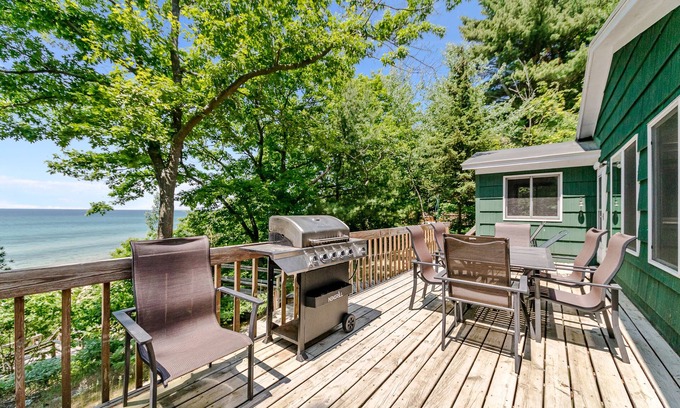 New Era House | Whiskey Creek Cottage: 10/10 Rated with Pool & Ocean Views