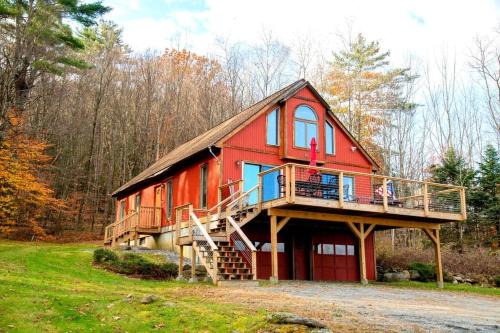 Chester House | WhiSki Cabin: Tranquil Retreat with Scenic Mountain Views