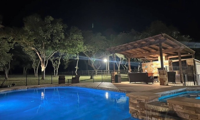 Dripping Springs House | Relaxing Whispering Oaks Estate with Pool and Hot Tub